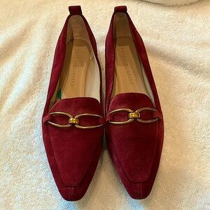 I am selling Veronica beard, the color is Merlot, the material is suede